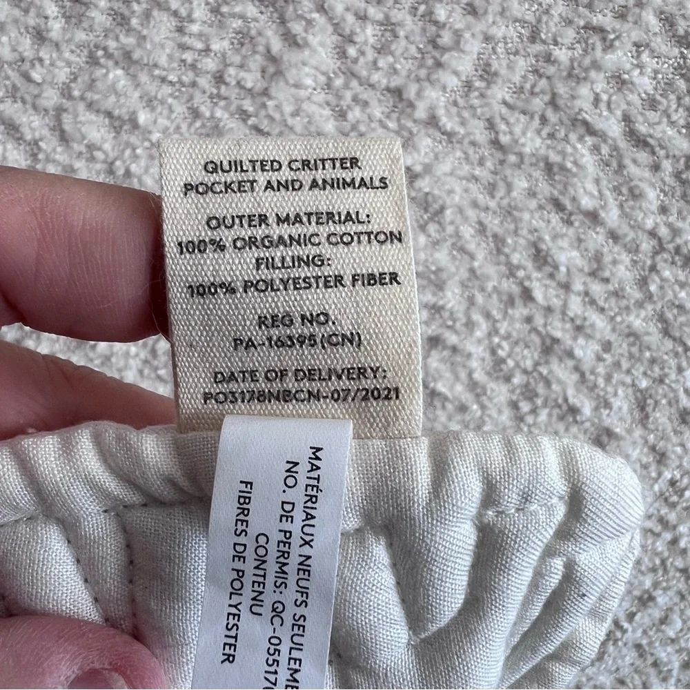Lovevery Quilted Critter Pockets 9 Pockets Organic Cotton White‎ Blue Matching